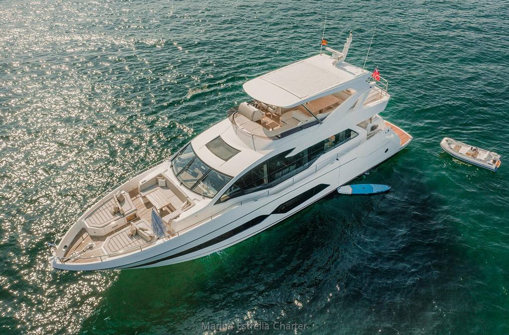 Power boat FOR CHARTER, year 2019 brand Sunseeker and model 76, available in Club de Mar Palma Mallorca España